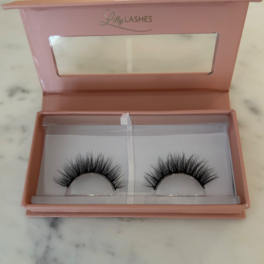 BNIB Lilly Faux Mink Lashes